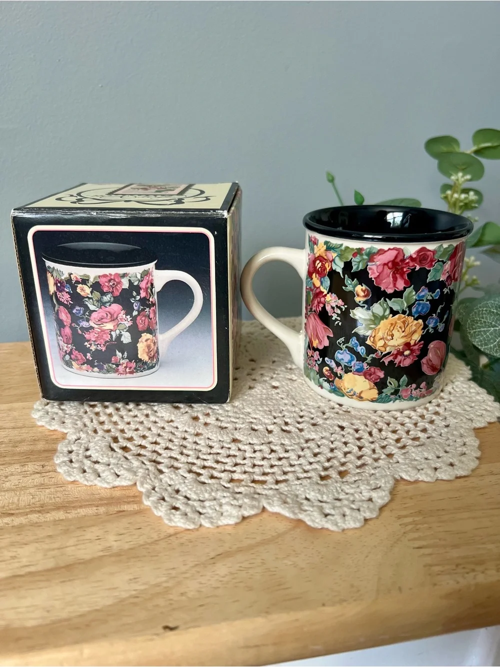 Vintage 1989 Ceramic Coffee Mug in Black w/ Multicolor Blooms w/Original Box